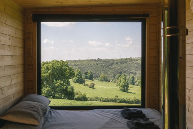 Miraz, off-grid cabin Cotswolds, near Cheltenham
