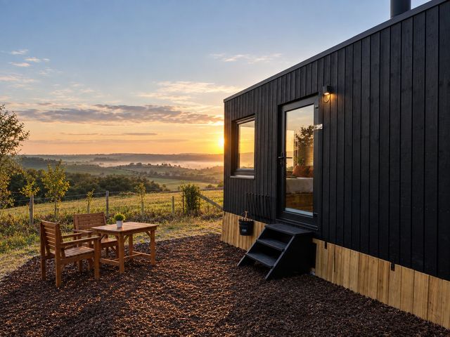 Ginger off-grid cabin, photo 2