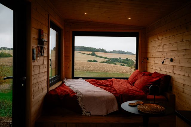 Helen, off-grid cabin Salisbury