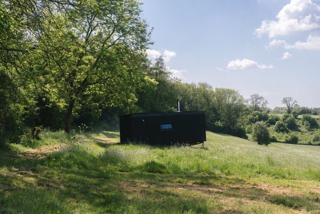 Rabadash, off-grid cabin Cotswolds, near Cheltenham